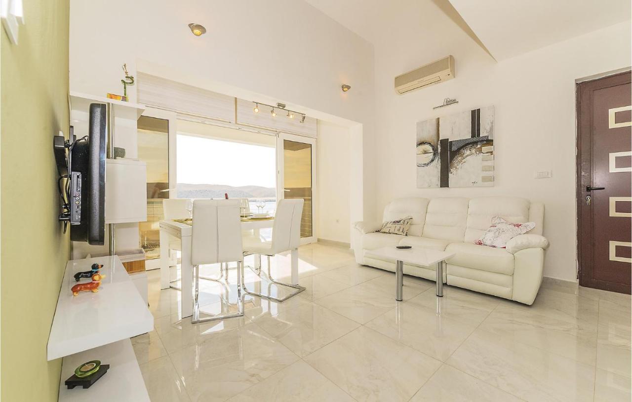 Cozy Apartment In Miskovici With Wifi ภายนอก รูปภาพ